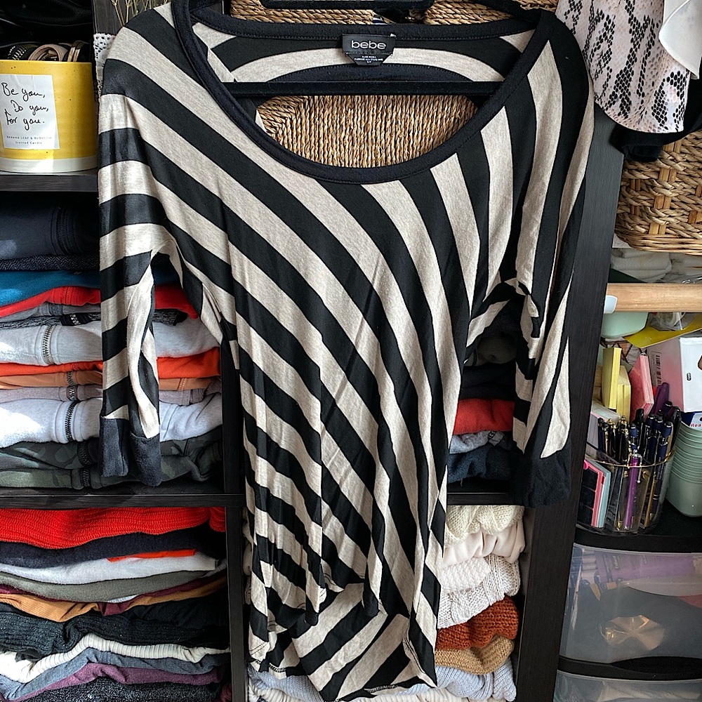 Bebe Cream & Black Striped Top w Quarter Sleeves And Partial Open Back Sz S